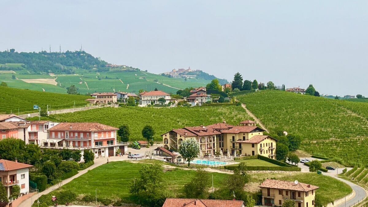 Hotel in the town of Barolo